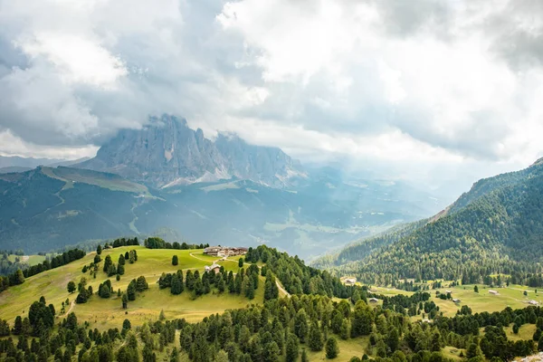 Καλοκαιρινό τοπίο του βουνού Langkofel, Νότιο Τιρόλο, βουνά Δολομίτες, Ιταλία — Φωτογραφία Αρχείου