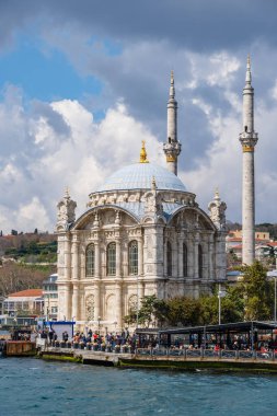 İstanbul 'un Boğaz kıyısındaki Ortakoy Camii