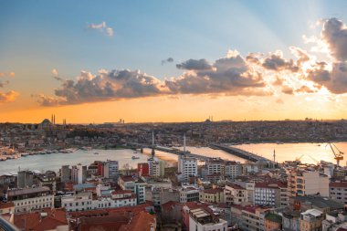 İstanbul Havacılık Günbatımı Panoraması 'ndan Altın Boynuz ve Galata ilçesine
