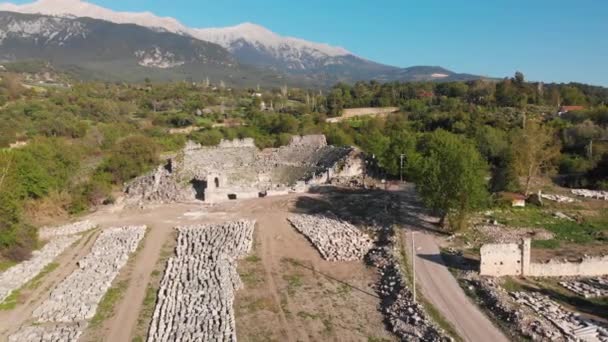 Αεροφωτογραφία drone στην αρχαία ερειπωμένη ακρόπολη και πόλη του Λυκείου — Αρχείο Βίντεο
