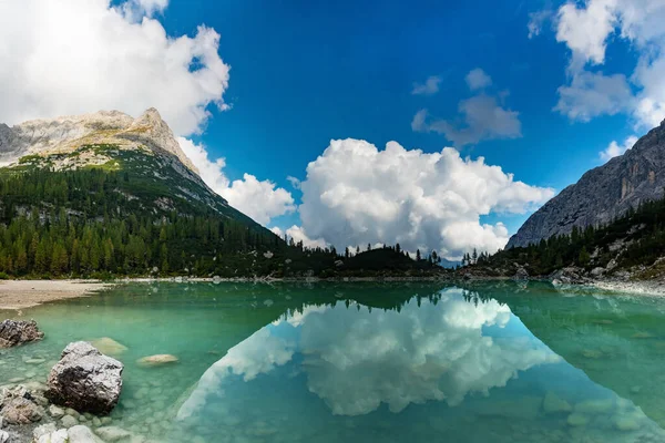 Amazing view of Sorapis lake Lago di Sorapis Dolomites, Italy — Stock Photo, Image