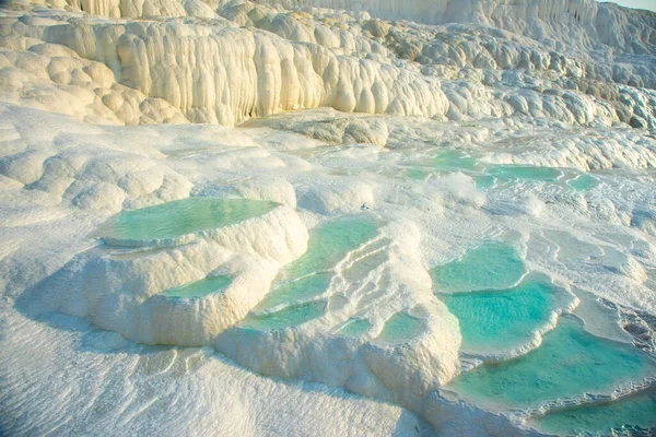 Pamukkale, naturalny basen z błękitną wodą, Turcja — Zdjęcie stockowe