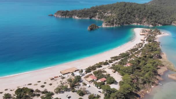 Luchtfoto drone uitzicht Oludeniz strand Turkije Middellandse Zee kosten — Stockvideo