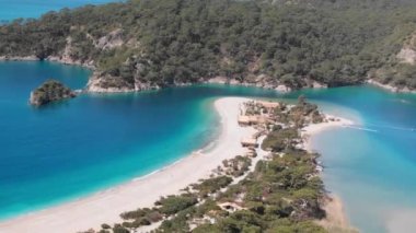 Havadan uçan Oludeniz plajı ve lagün Güzel koy, kristal mavi su Türkiye