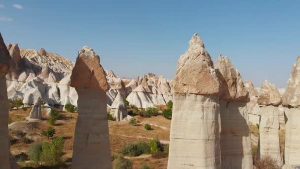 Cappadocië luchtfoto drone uitzicht op Love Valley Goreme Turkije — Stockvideo