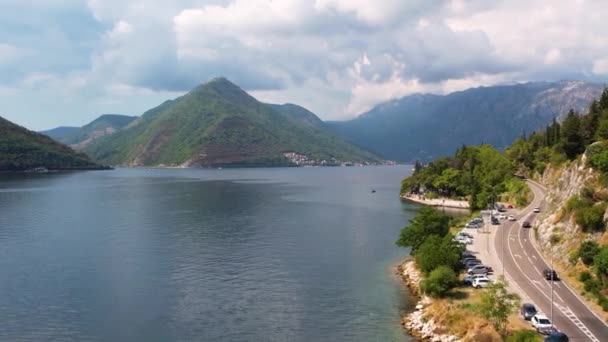 Widok z lotu ptaka Kotor Bay lub Boka Kotorska Ośrodek turystyczny Czarnogóry — Wideo stockowe