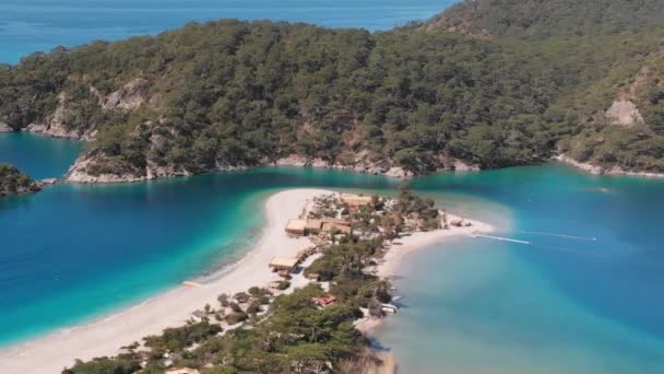Luchtfoto drone uitzicht Oludeniz strand Turkije Middellandse Zee kosten — Stockvideo