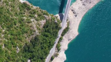 Piva nehri, Pluzine Karadağ kanyonu üzerinde uçan hava aracı