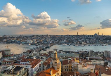 İstanbul Havacılık Günbatımı Panoraması 'ndan Altın Boynuz ve Galata ilçesine