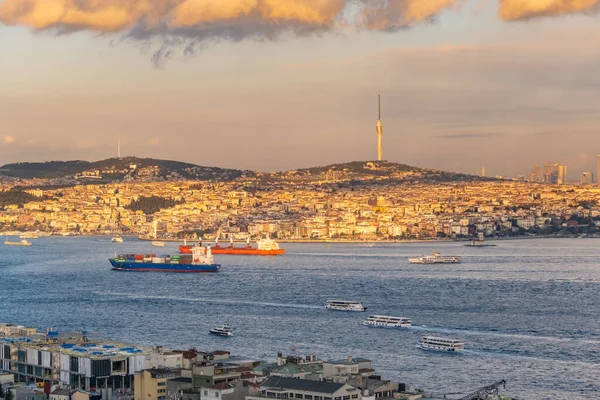 Panorama Aérien Du Coucher Du Soleil D'Istanbul Au Cor D'or Et Au District De Galata — Photo