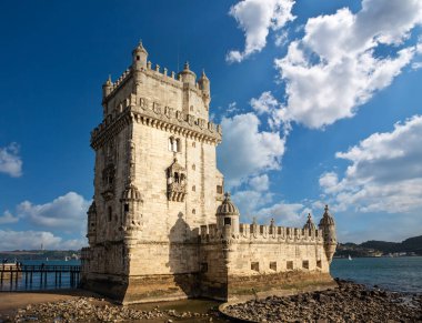 Lizbon 'daki Belem Kulesi, yaz günü.