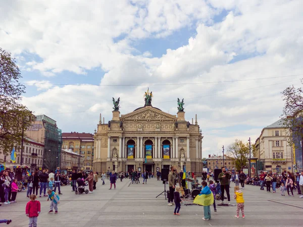 Ópera de Lviv y Plaza — Foto de Stock