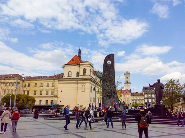 The war in Ukraine. Lviv City Council and the monument to Taras Shevchenko — 스톡 사진