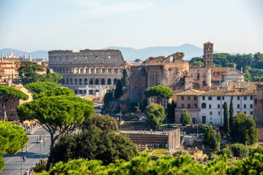 Roma 'nın başkenti İtalya' daki Capitoline Hill 'den Roma Forumu ve Kolezyum manzarası