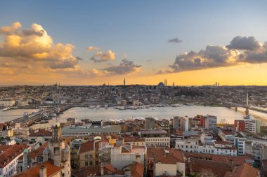İstanbul Havacılık Günbatımı Panoraması 'ndan Altın Boynuz ve Galata ilçesine