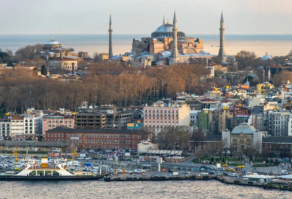 Istanbul Hagia Sophia mosque with city panorama and Golden Horn — Stock Photo, Image