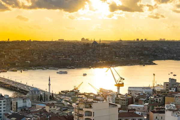 Aerial Istanbul Sunset Panorama to Golden Horn and Galata district — Foto de Stock