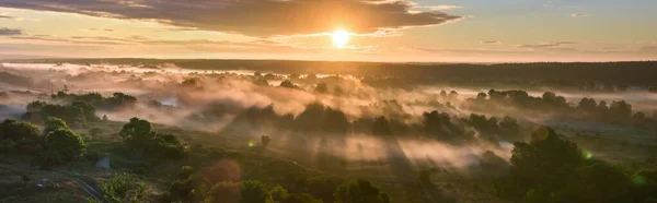 Luftaufnahme Sonnenaufgang Einer Wiese Mit Wald Sonnenlicht Und Nebel — Stockfoto