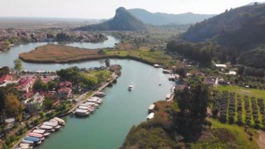 Dalyan nehir deltası, Iztuzu plajı ve Mugla ilinin Dalyan ilçesindeki çevre dağlar, Türkiye