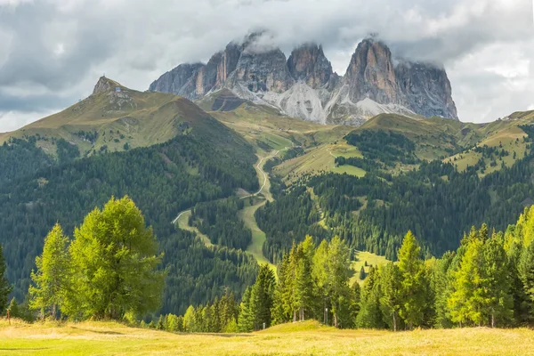 意大利白云石山脉Sassolungo或Langkofel群的山区景观 — 图库照片