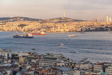 İstanbul Havacılık Günbatımı Panoraması 'ndan Altın Boynuz ve Galata ilçesine.