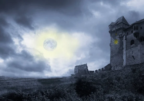 Apokaliptyczny Dekoracje Drogi Stare Wieże Księżyc — Zdjęcie stockowe