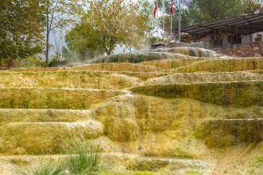 Denizli ilinin Karahayit İyileştirici Kızılbahar İlçesi