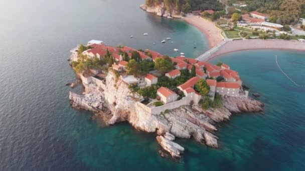 Incrível Drone Vídeo Pequena Cidade Velha Sveti Stefan Recurso Petrovac — Vídeo de Stock