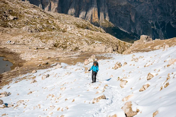 Tourisme Avec Sac Dos Randonnée Montagne Dolomites Italie — Photo