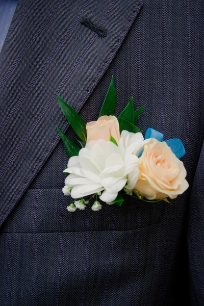 Boutonniere of roses - wedding decor close-up — Stock Photo, Image