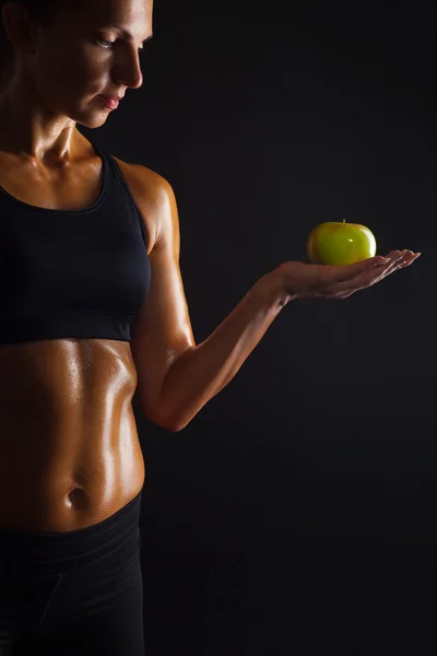 Kvinna med äpple — Stockfoto