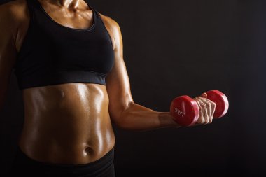 Dambılı fitness kadını. 
