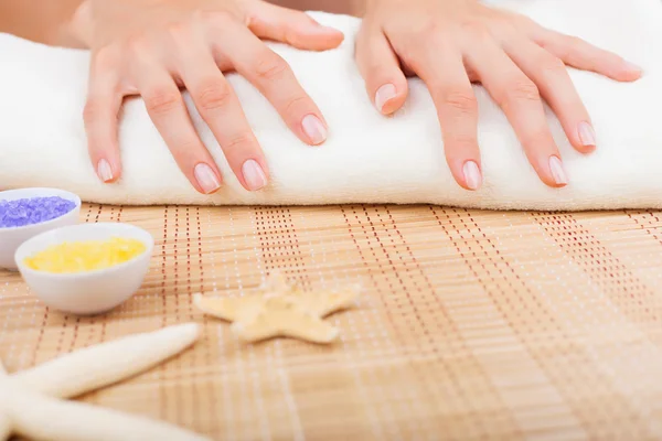 Pflege für Frauennägel — Stockfoto