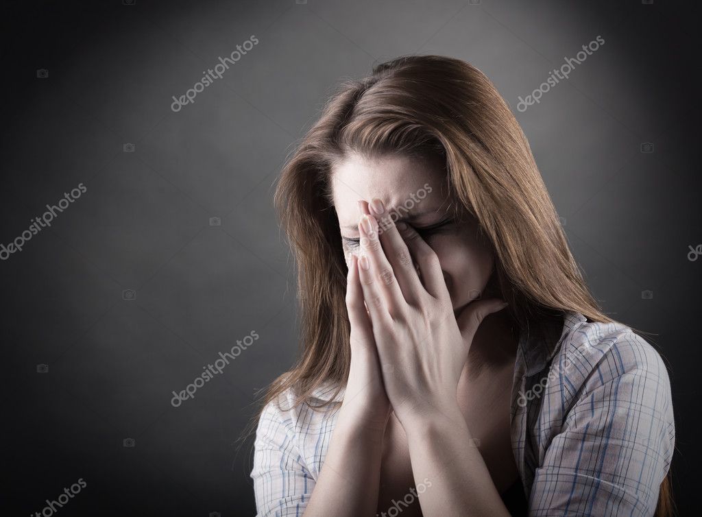 Femme Qui Pleure Images Libres De Droit Photos De Femme Qui Pleure Depositphotos