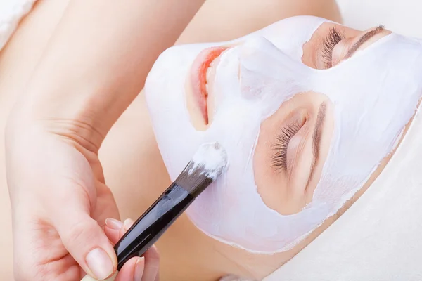 Applicazione della maschera facciale — Foto Stock