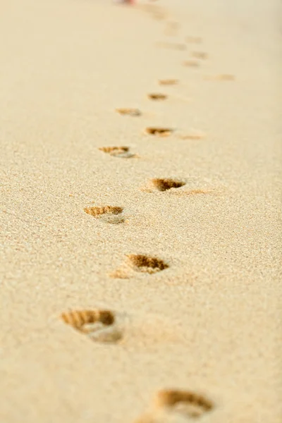Voetafdrukken op het strand — Stockfoto