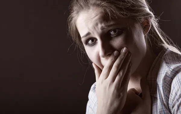 Woman desperately crying — Stock Photo, Image