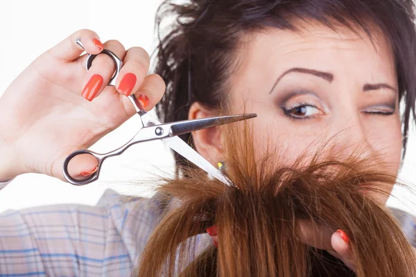 Peluquería trabajando con un cliente —  Fotos de Stock