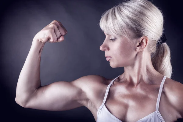 Sportliche Frau — Stockfoto