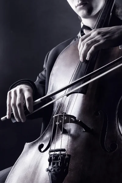 Cellist spelen klassieke muziek — Stockfoto