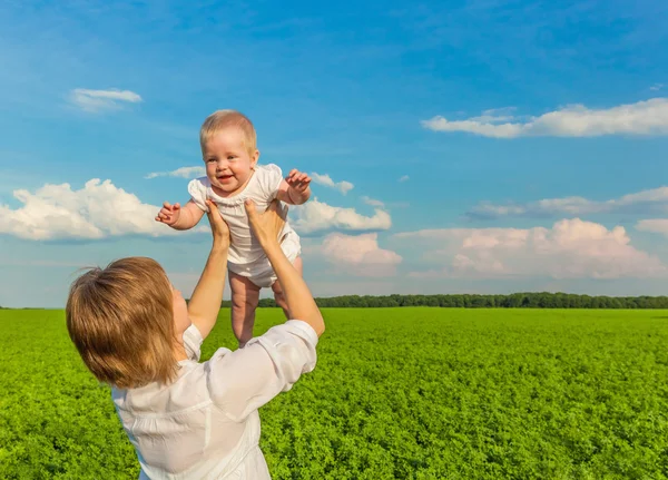 Mutlu aile — Stok fotoğraf