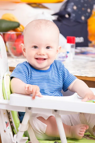 Lykkelig liten gutt – stockfoto