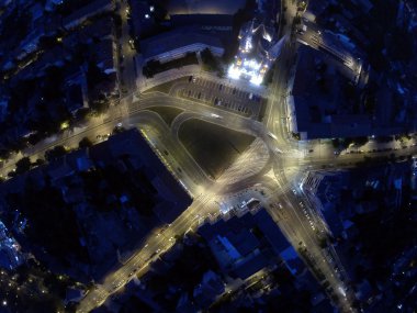 перетин з вище вночі