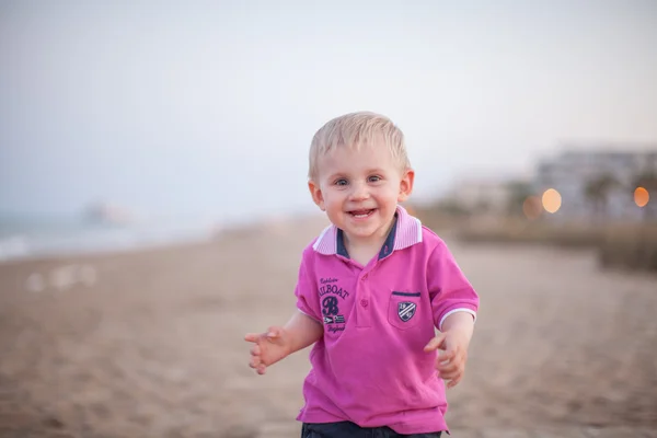 Niño en la playa