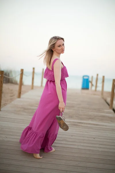 Chica en la Orilla'ya del mar