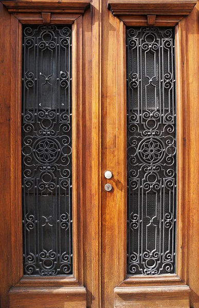 Puerta Bivalva Entrada Madera Marrón Antiguo Con Vidrio Decoración Forjada — Foto de Stock
