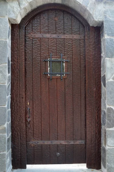 Porta Entrada Arqueada Madeira Marrom Antiga Com Janela Pequena Vista — Fotografia de Stock