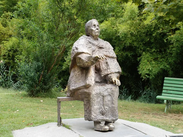 Rupite, Bulgaristan - 29 Eylül 2021: Bulgar kahin Vanga 'nın anıtı