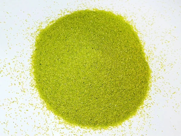 Grüner Kinetischer Sand Für Die Sandtherapie Auf Weißem Hintergrund — Stockfoto
