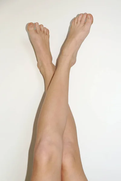 Beyaz Arka Planda Kadın Bacakları — Stok fotoğraf
